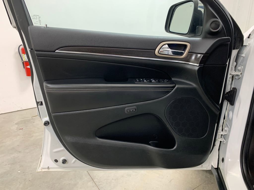 Used 2014 Jeep Grand Cherokee Limited image 16