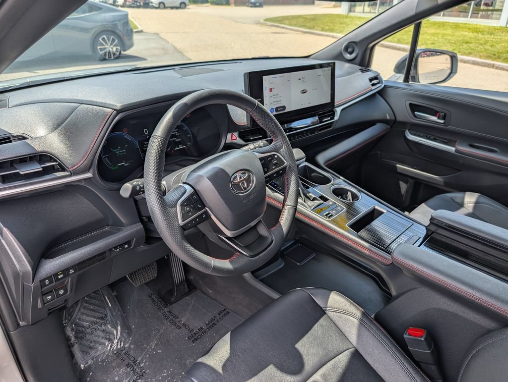 Used 2025 Toyota Sienna XSE w/ XSE Plus Package AWD/4WD image 18