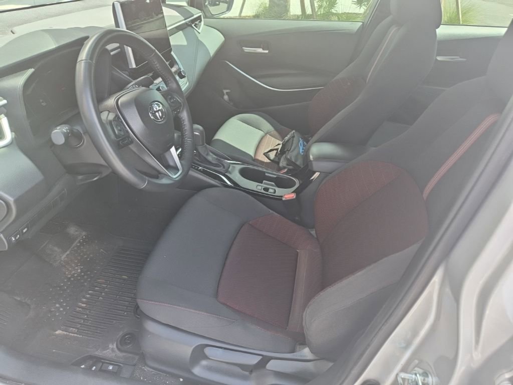 Used 2025 Toyota Corolla SE w/ SE Premium Package image 13