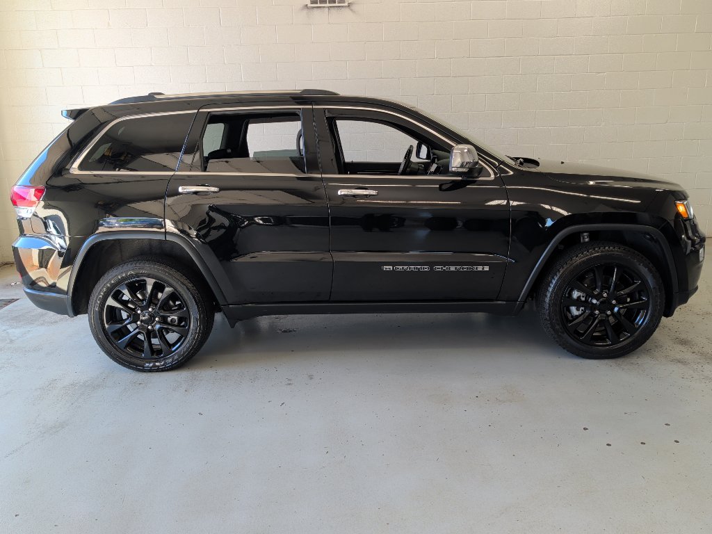 Used 2022 Jeep Grand Cherokee Limited w/ Tech Group AWD/4WD image 2