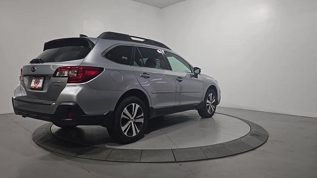 Used 2018 Subaru Outback 3.6R Limited AWD/4WD image 5