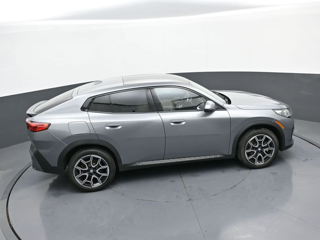 Used 2025 BMW X2 xDrive28i w/ Premium Package image 37