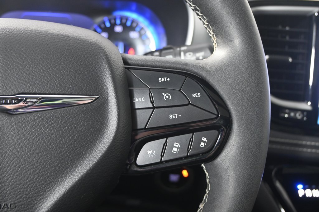 Used 2022 Chrysler Pacifica Touring-L w/ S Appearance Package image 40