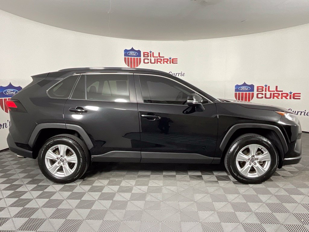 Used 2020 Toyota RAV4 XLE FWD image 2