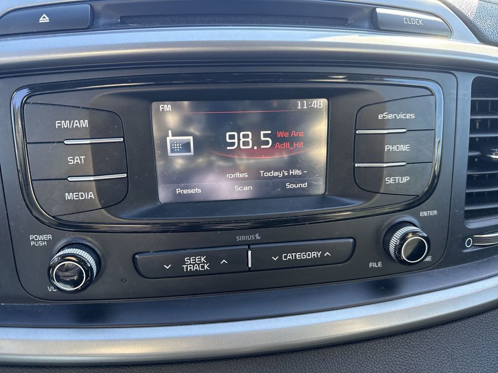 Used 2016 Kia Sorento LX image 12