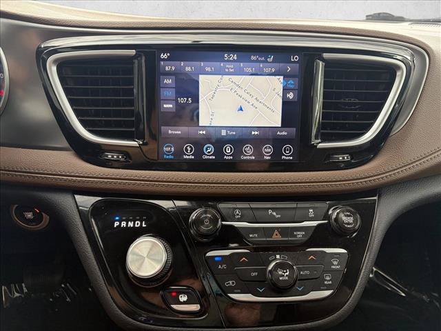 Used 2018 Chrysler Pacifica Limited FWD image 9