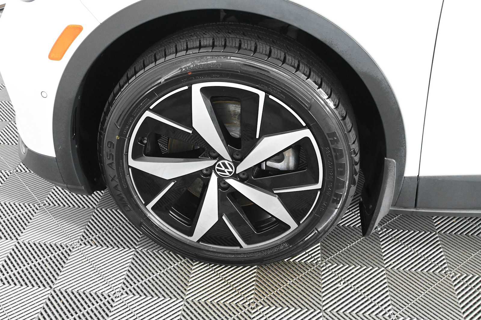 Used 2023 Volkswagen ID.4 Pro S AWD/4WD image 32