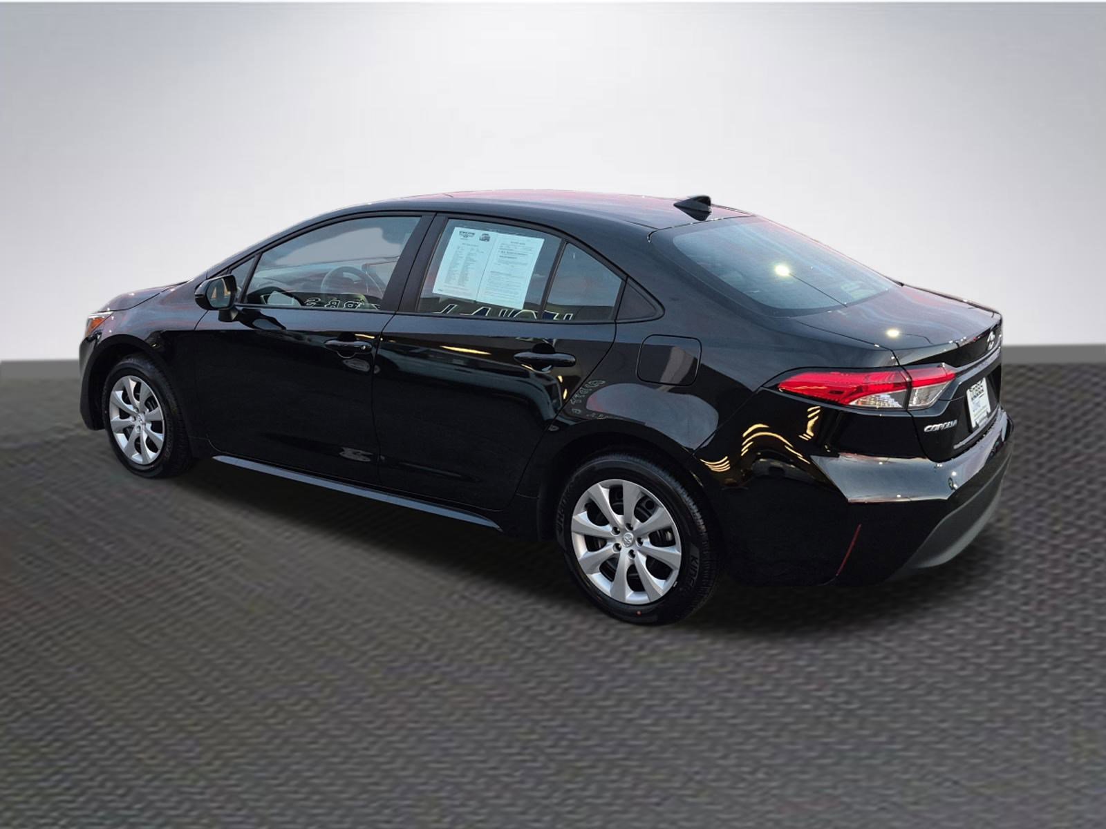 Used 2026 Toyota Corolla LE image 5