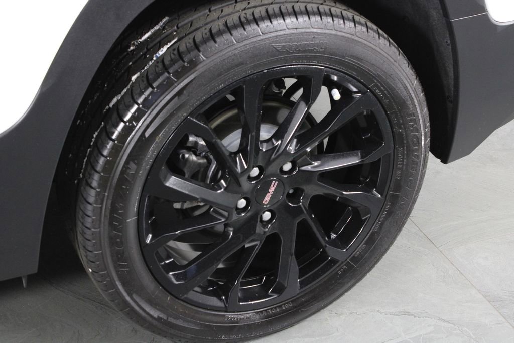Used 2023 GMC Terrain SLE w/ Driver Convenience Package image 11