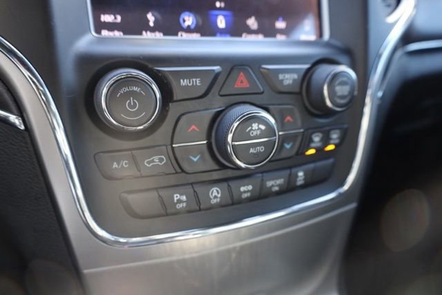 Used 2018 Jeep Grand Cherokee Limited image 28