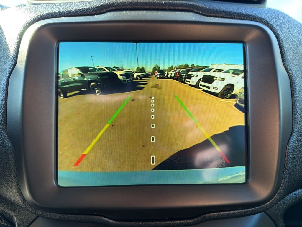 Used 2021 Jeep Renegade Latitude w/ Sun & Sound Group image 37