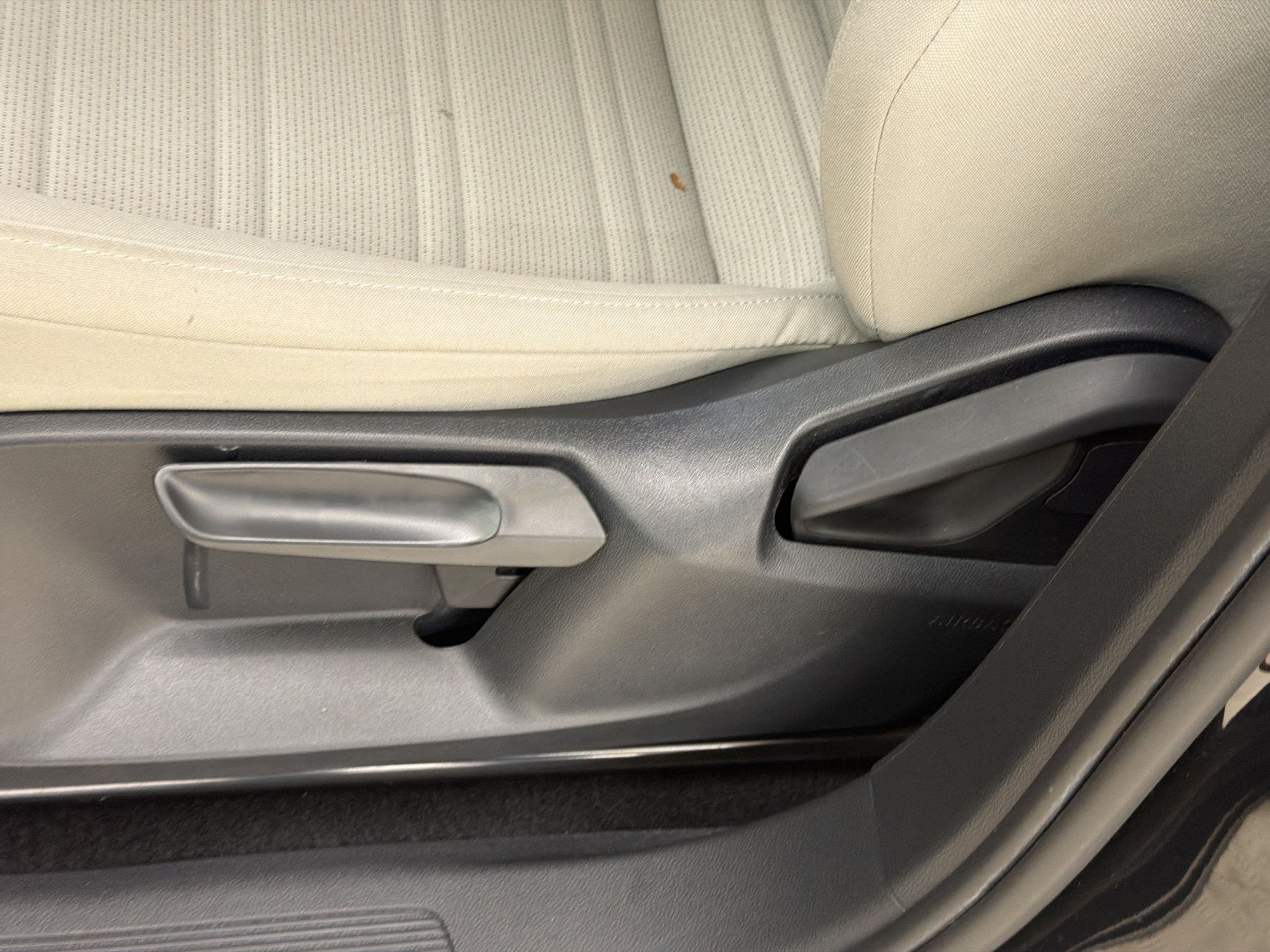 Used 2023 Volkswagen Tiguan S FWD image 14