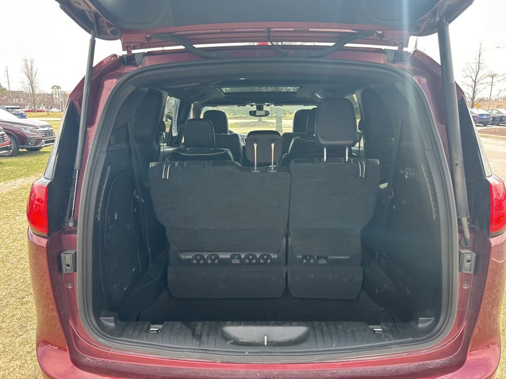 Used 2019 Chrysler Pacifica Limited w/ S Appearance Package image 13