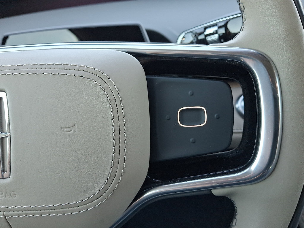 Certified 2025 Lincoln Nautilus Reserve AWD/4WD image 23