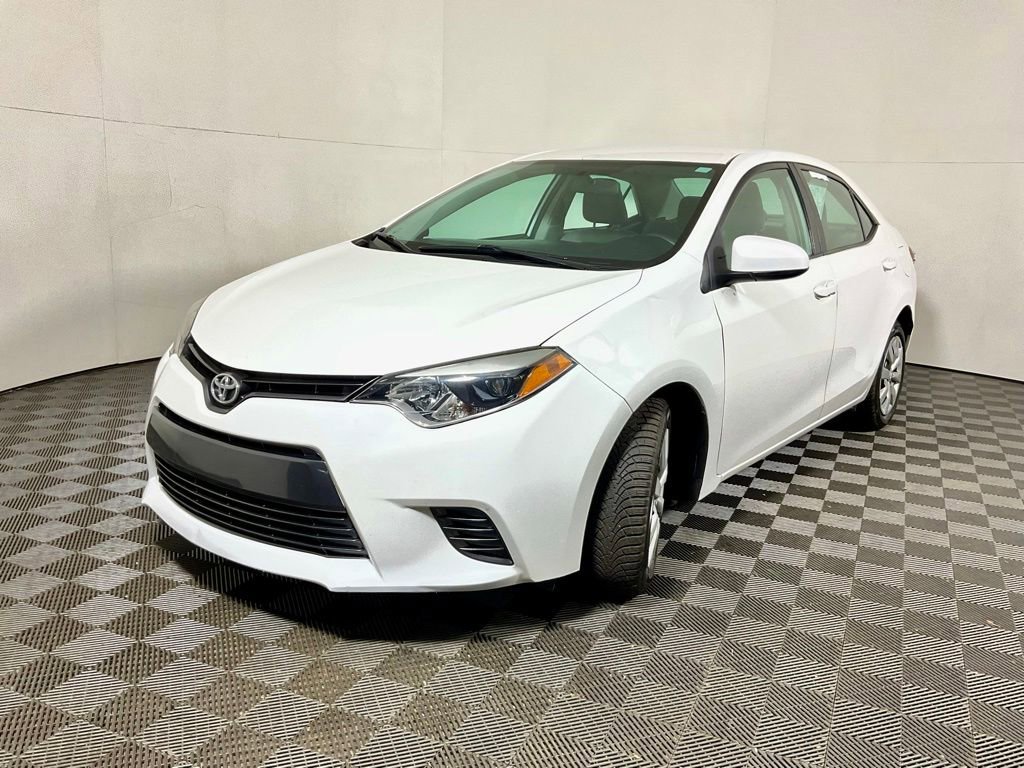 Used 2015 Toyota Corolla LE FWD image 2