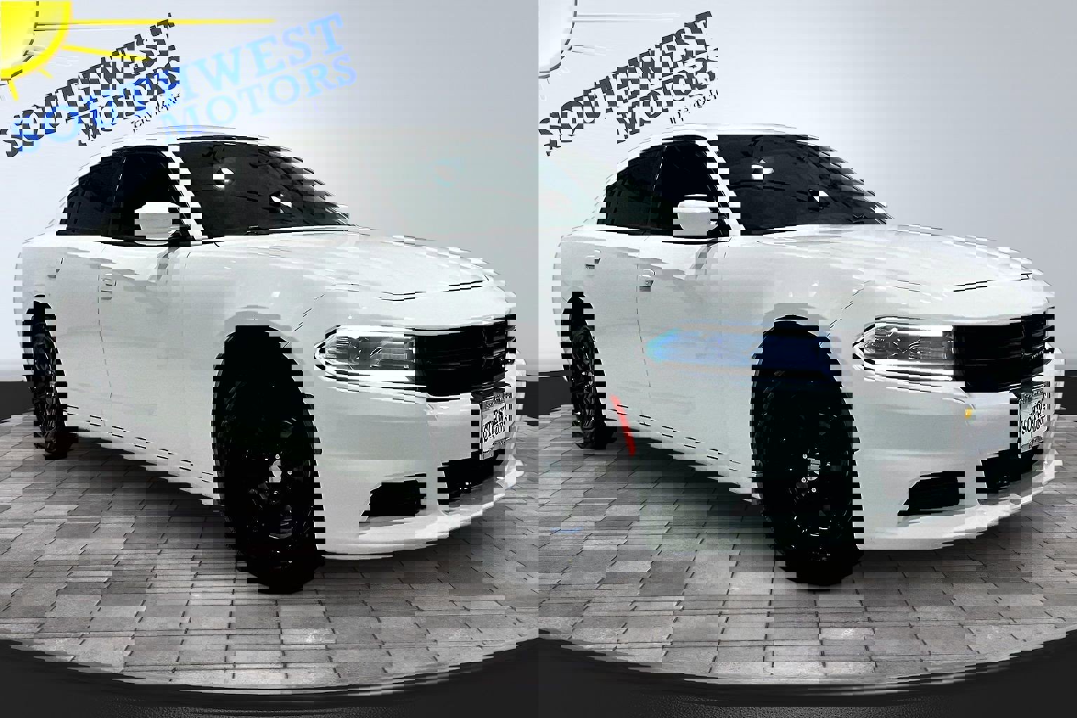 Used 2018 Dodge Charger SXT RWD image 3