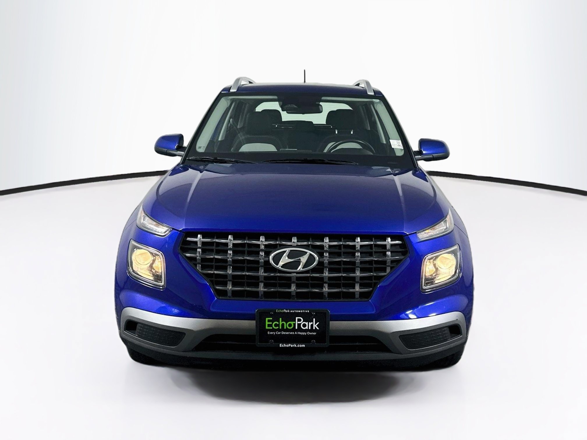 Used 2025 Hyundai Venue SEL FWD image 2