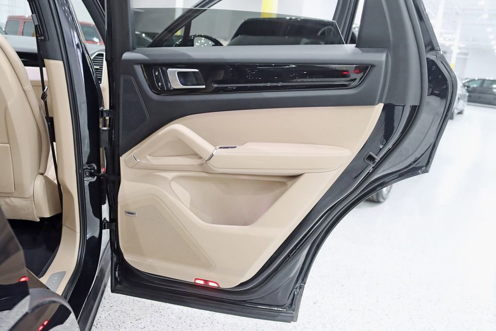 Used 2023 Porsche Cayenne image 36
