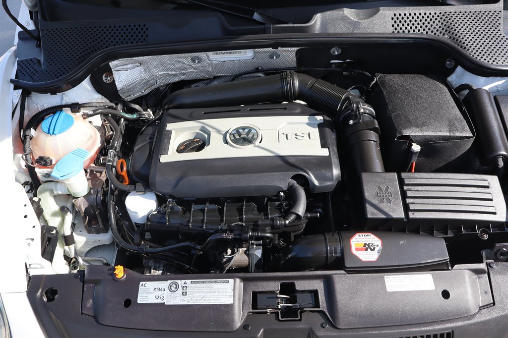 Used 2012 Volkswagen Beetle 2.0T FWD image 34