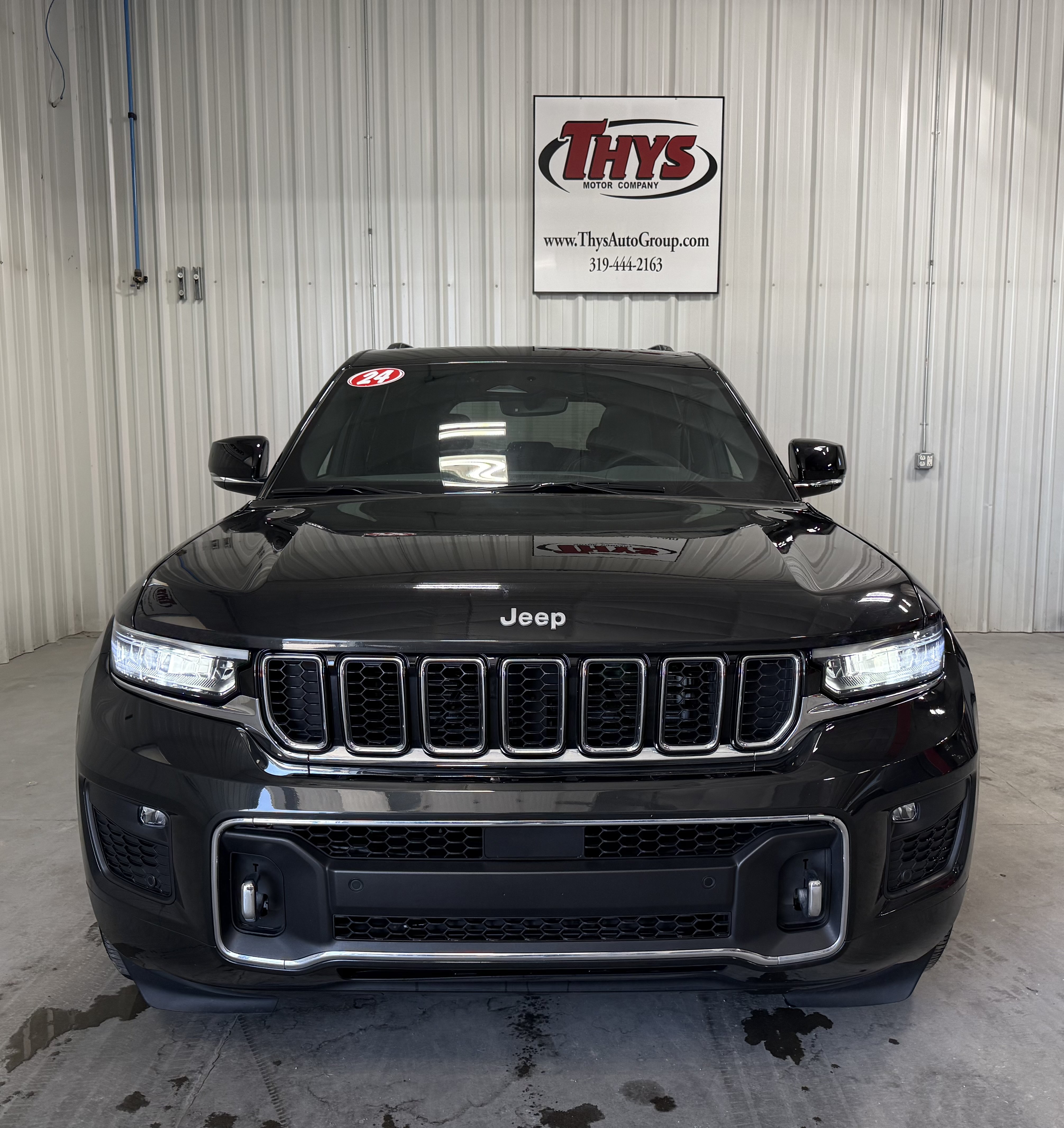 Used 2024 Jeep Grand Cherokee Overland w/ Trailer Tow Package AWD/4WD image 16