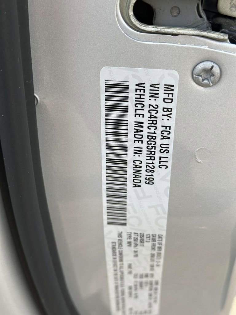 Used 2024 Chrysler Pacifica Touring-L image 31