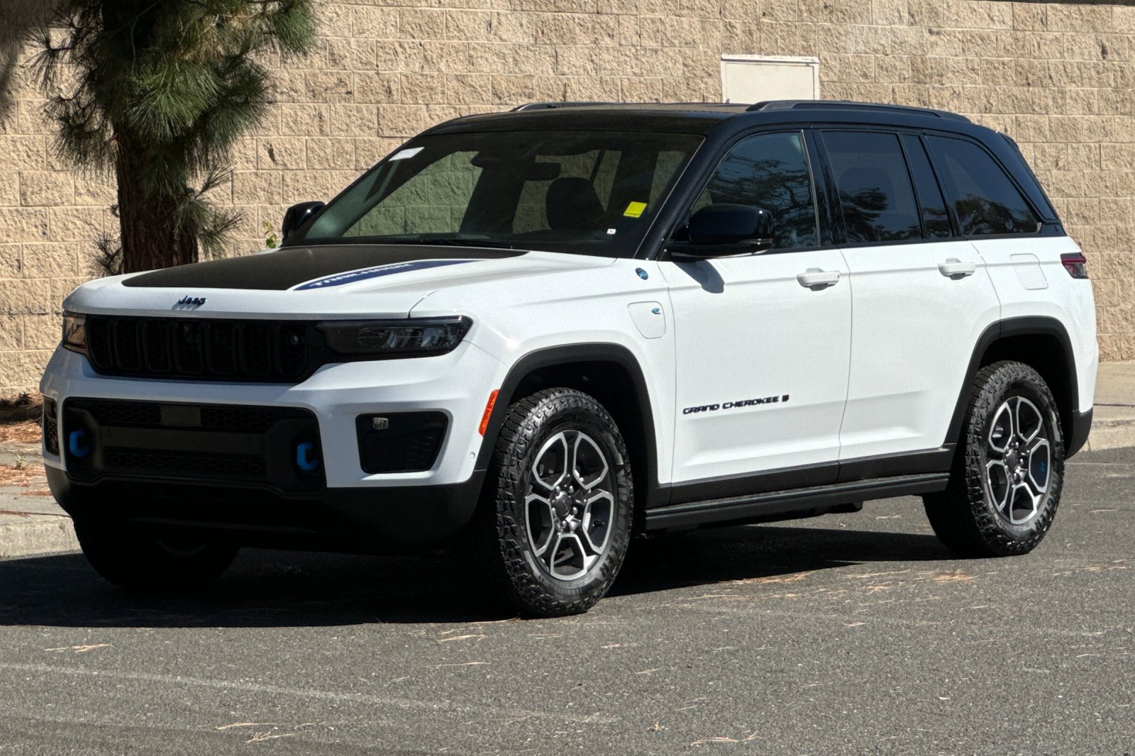 New 2023 Jeep Grand Cherokee Trailhawk 4xe AWD/4WD image 7