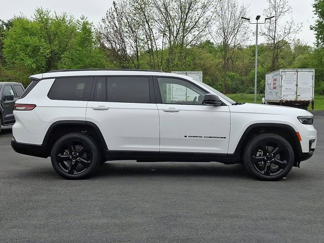 Used 2023 Jeep Grand Cherokee L Limited w/ Black Appearance Package AWD/4WD image 10