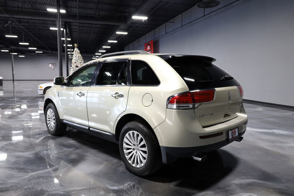 Used 2011 Lincoln MKX 2WD w/ Wood Pkg image 5
