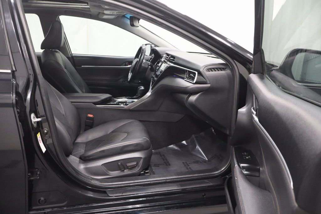 Used 2018 Toyota Camry XLE image 15
