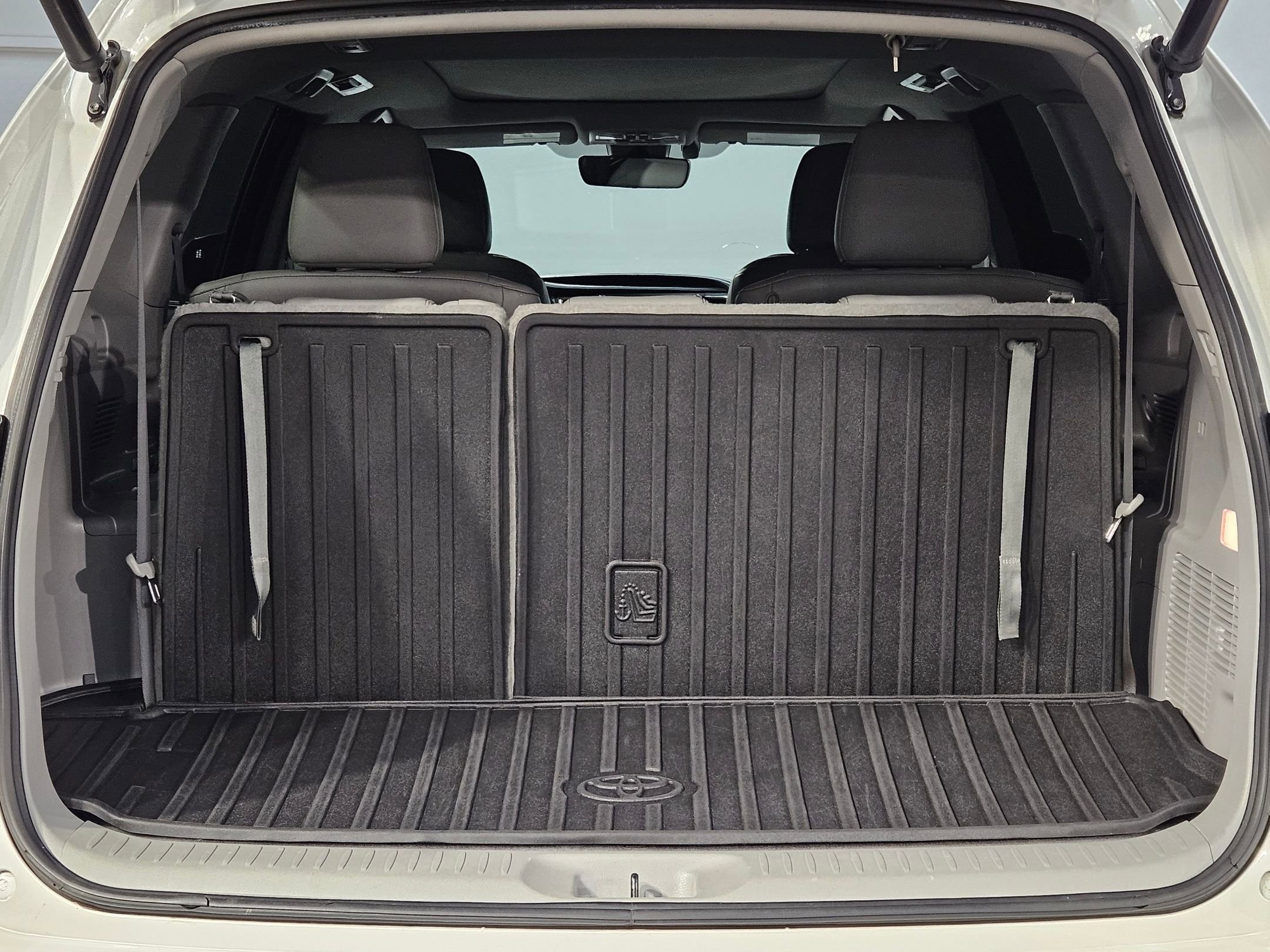 Used 2017 Toyota Highlander Limited Platinum image 18