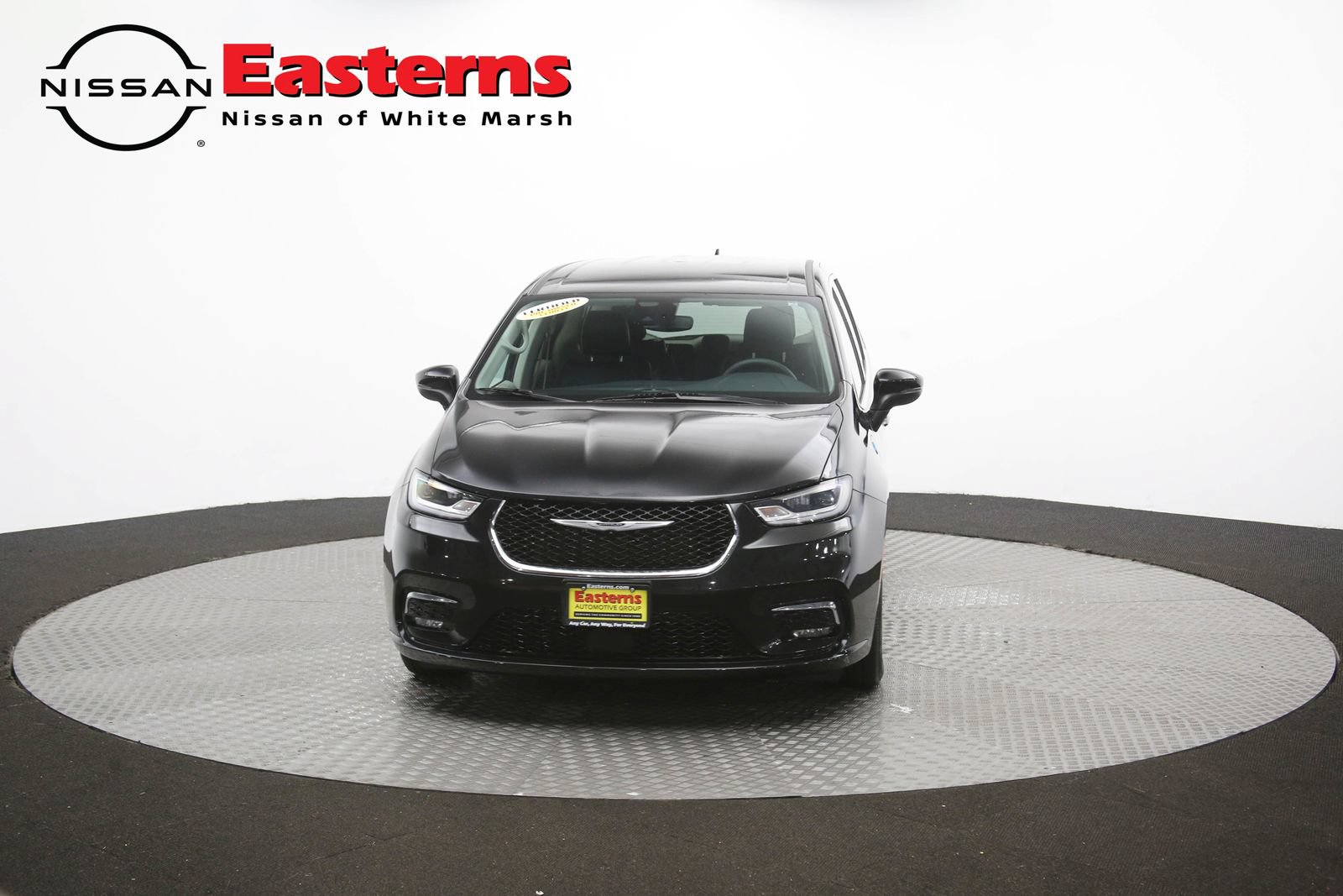 Used 2023 Chrysler Pacifica Touring-L FWD image 55