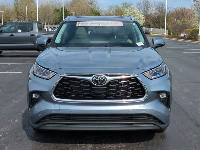 Used 2023 Toyota Highlander Limited FWD image 4