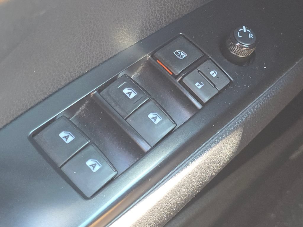 Used 2020 Toyota Camry SE FWD image 21