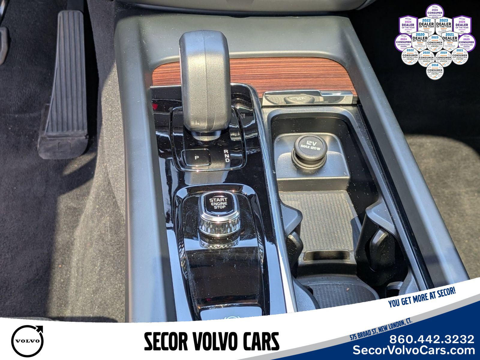 Certified 2024 Volvo XC60 B5 Plus w/ Protection Package Premier AWD/4WD image 18