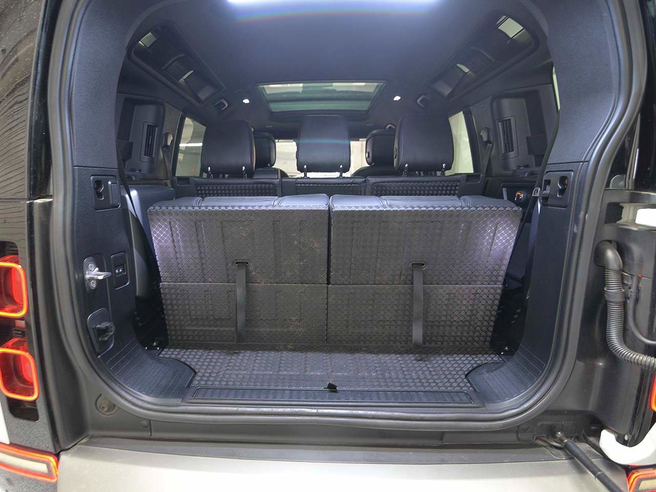 Used 2021 Land Rover Defender 110 X-Dynamic HSE AWD/4WD image 15