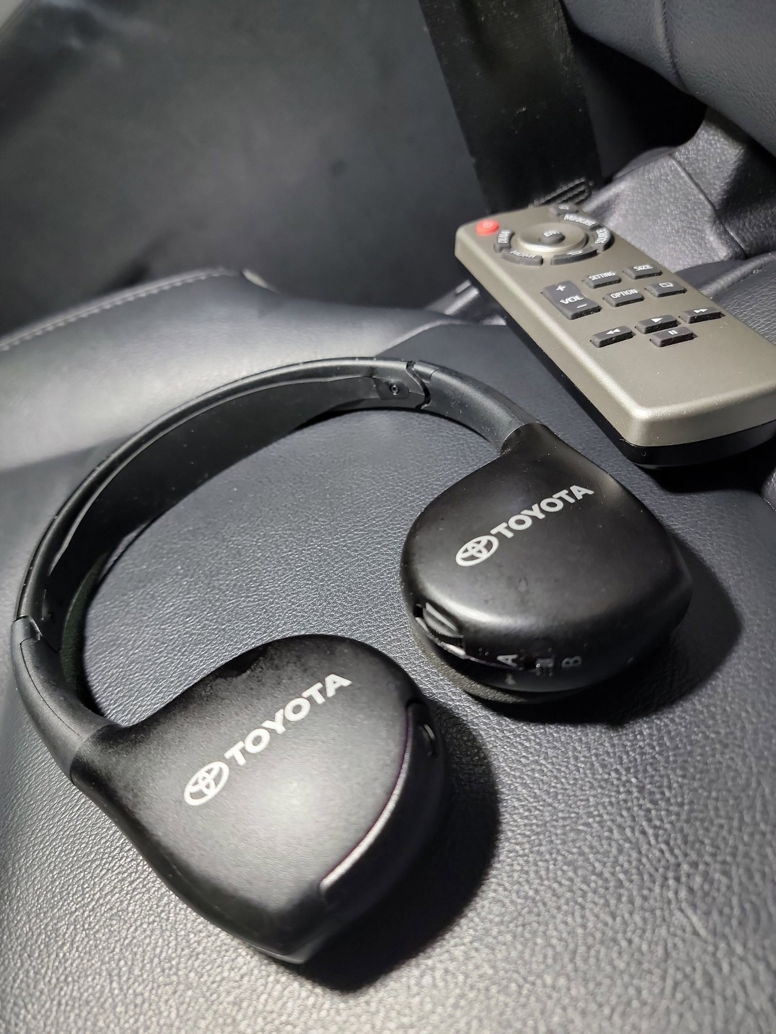 Used 2021 Toyota Sienna XSE w/ XSE Plus Package image 32