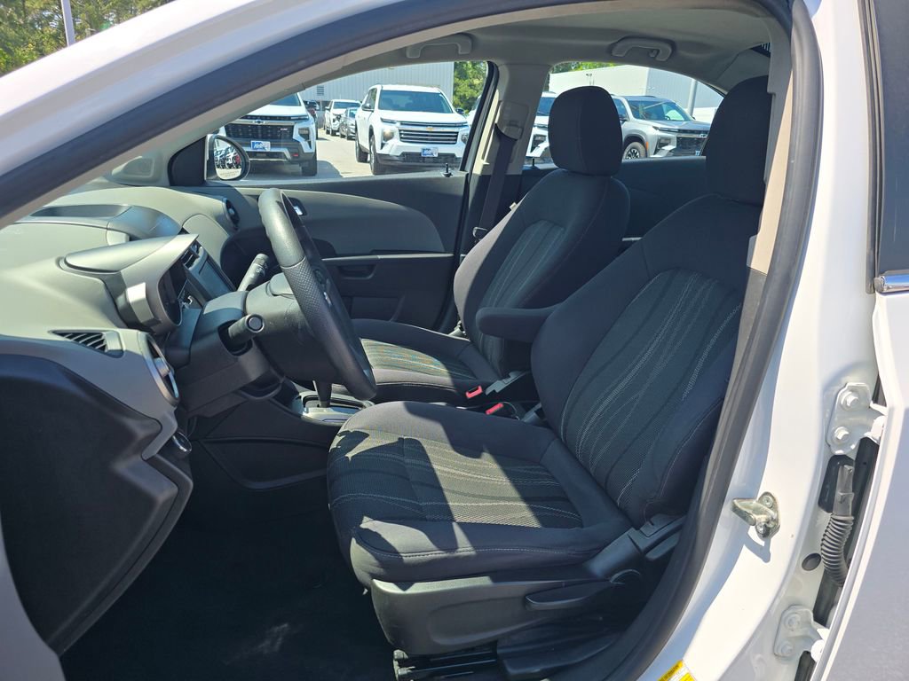 Used 2015 Chevrolet Sonic LT w/ Wheels and Fog Lamp Package FWD image 9