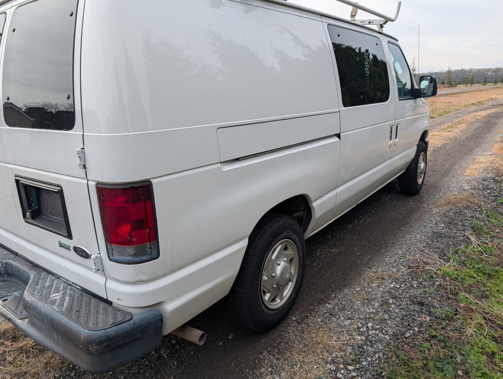Used 2010 Ford E-150 and Econoline 150 image 6