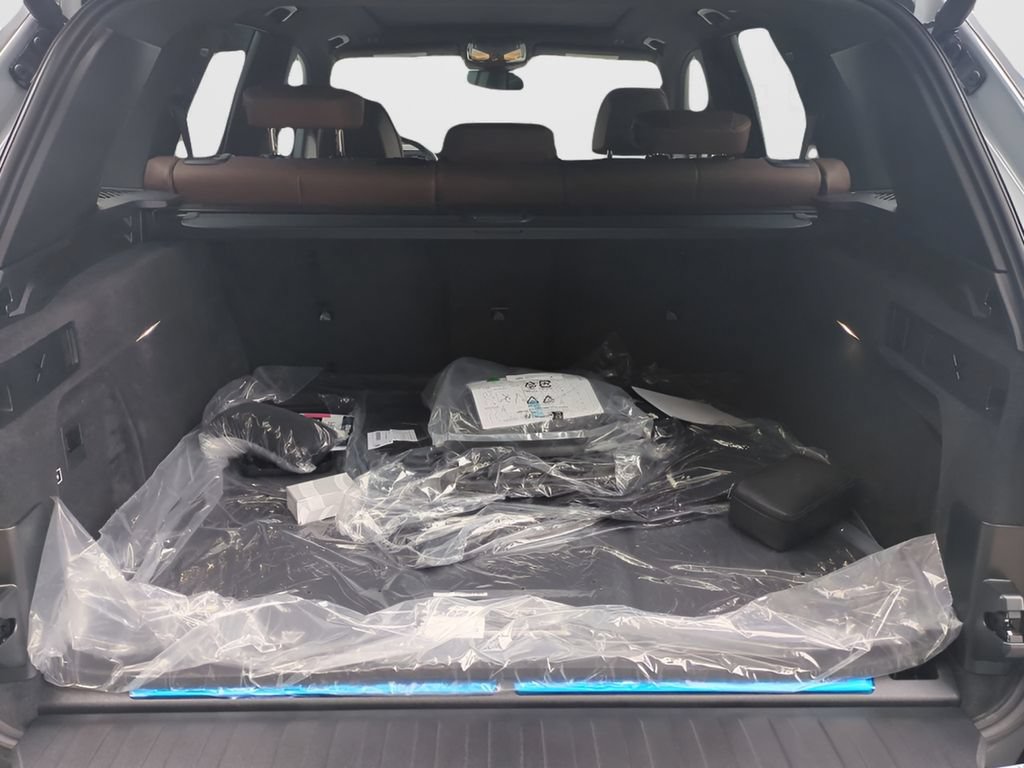 New 2026 BMW X5 xDrive50e w/ M Sport Package AWD/4WD image 12