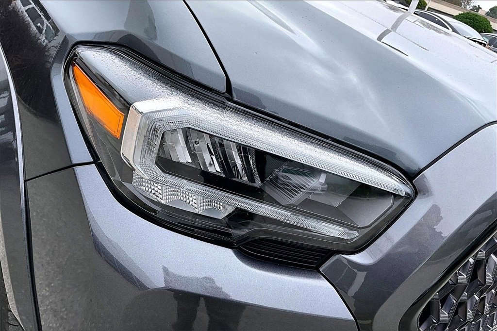 Used 2022 Toyota Tacoma Limited image 33