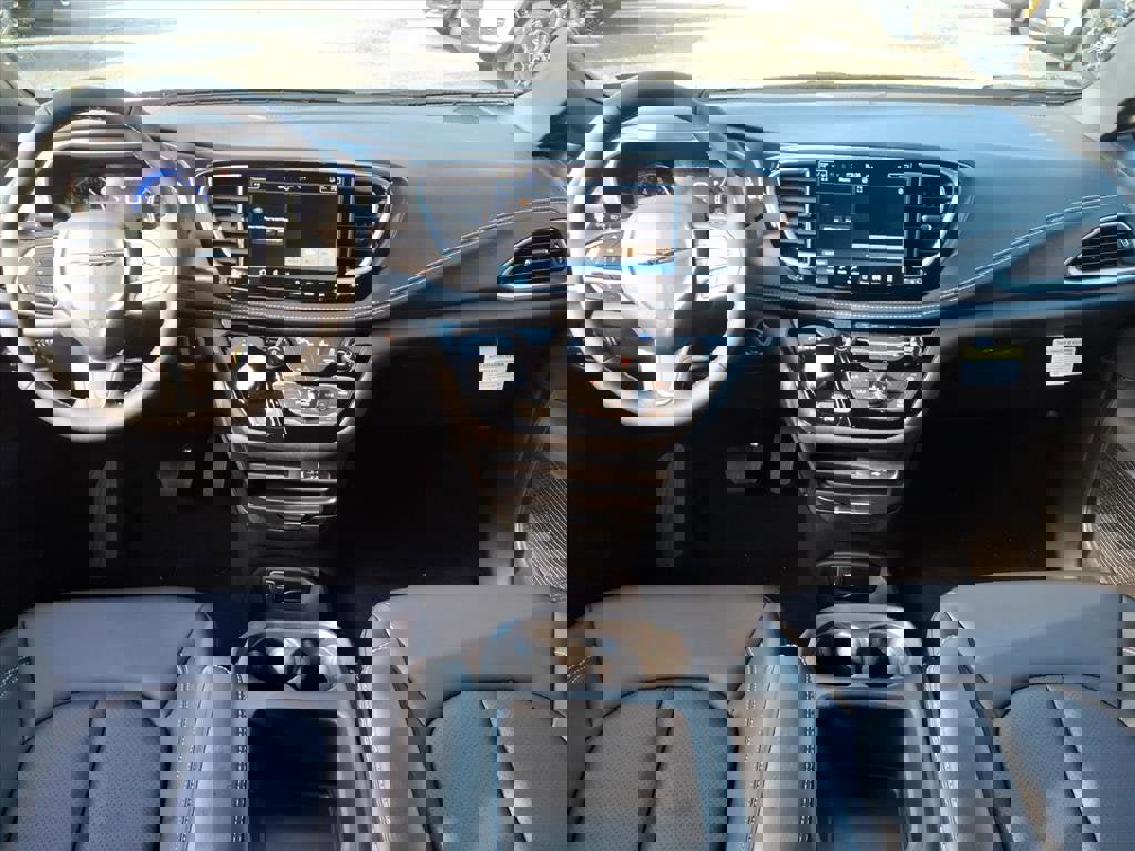 New 2026 Chrysler Pacifica Select image 5