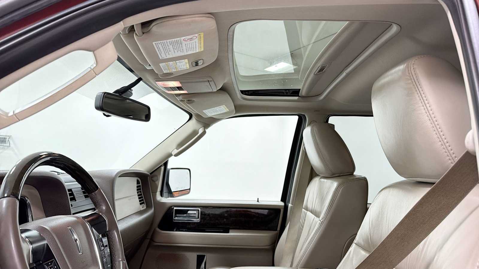 Used 2015 Lincoln Navigator 4WD image 24