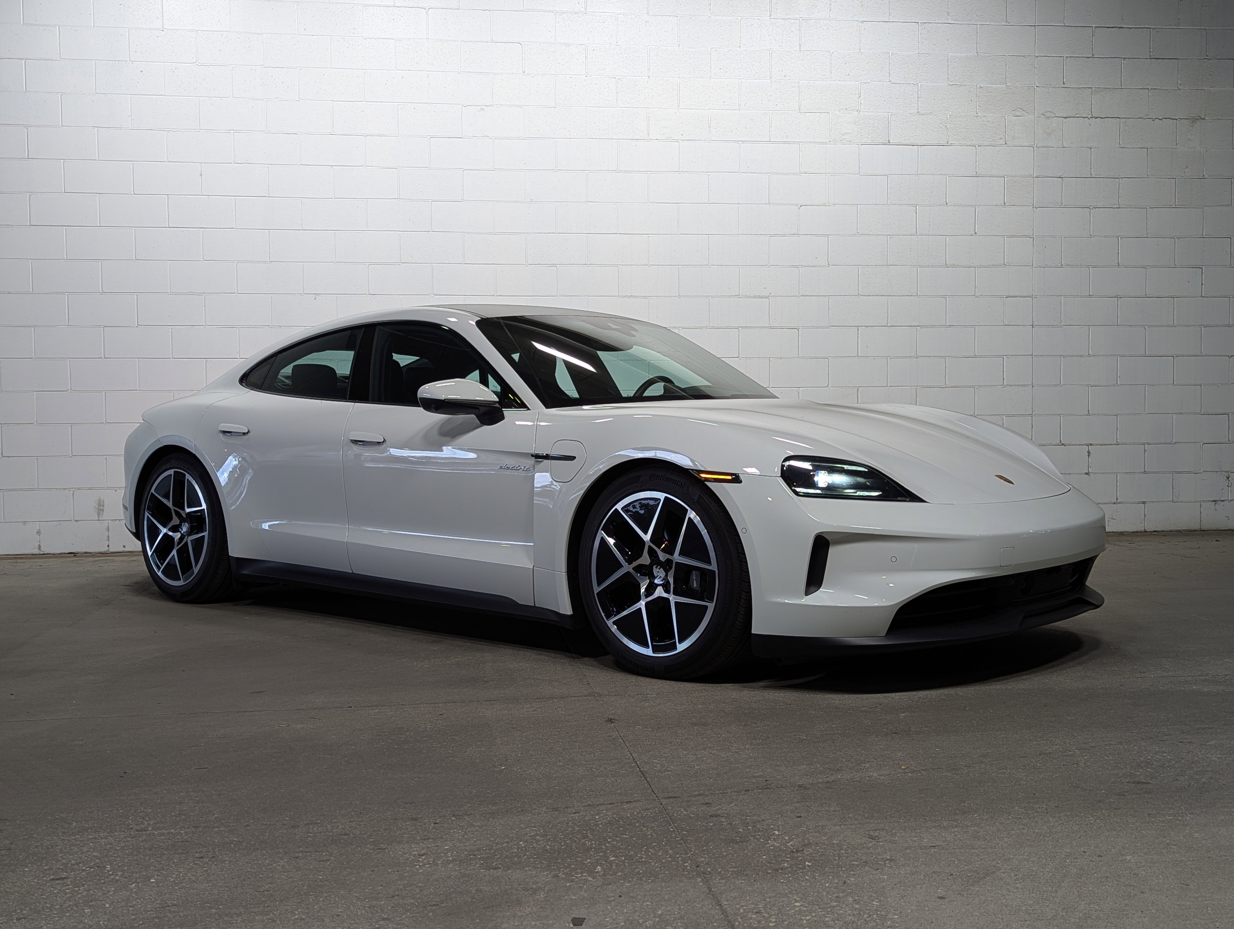 Used 2025 Porsche Taycan image 9