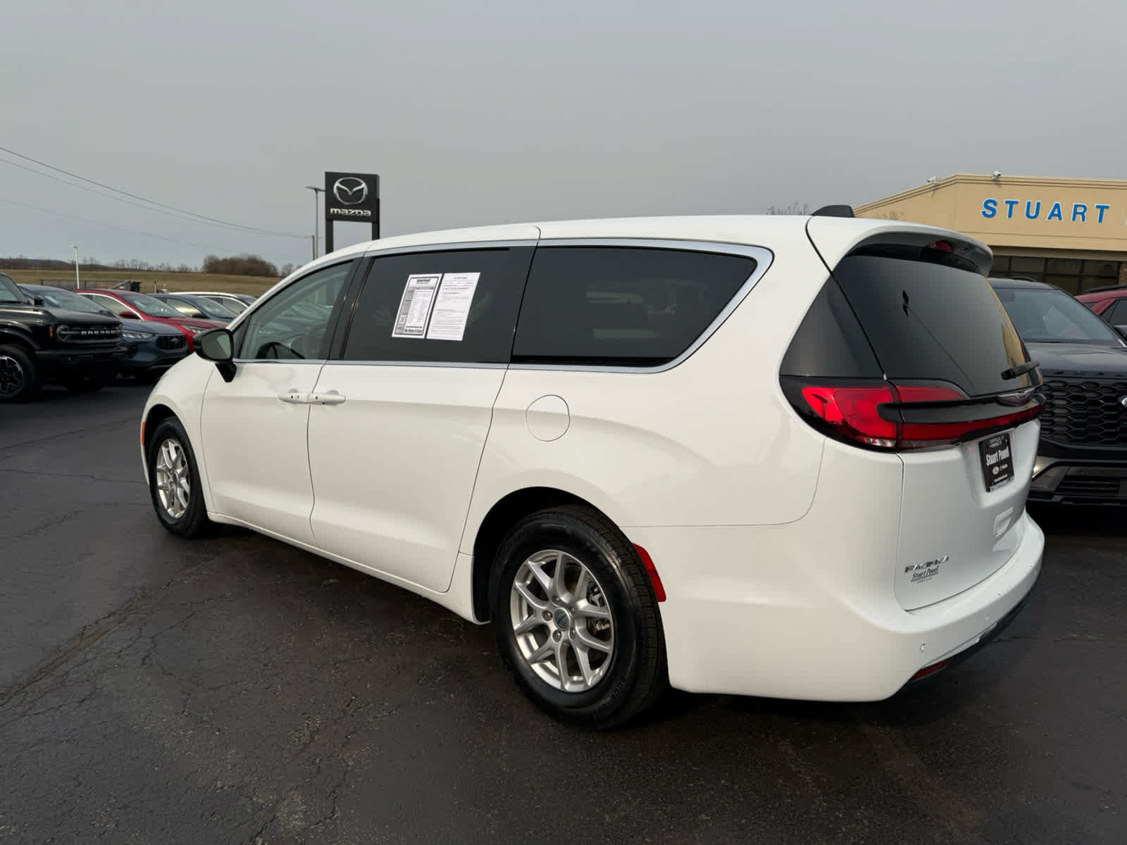 Used 2024 Chrysler Pacifica Touring-L FWD image 27