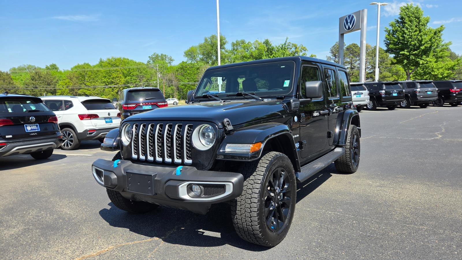Used 2023 Jeep Wrangler Sahara w/ Cold Weather Group image 9