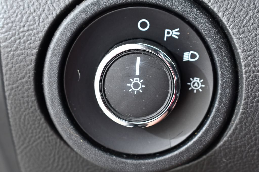 Used 2013 Ford Taurus Limited FWD image 28
