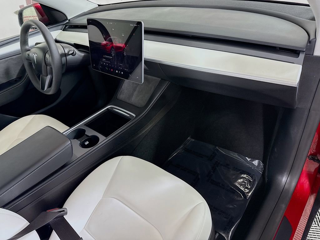Used 2024 Tesla Model Y Long Range image 31