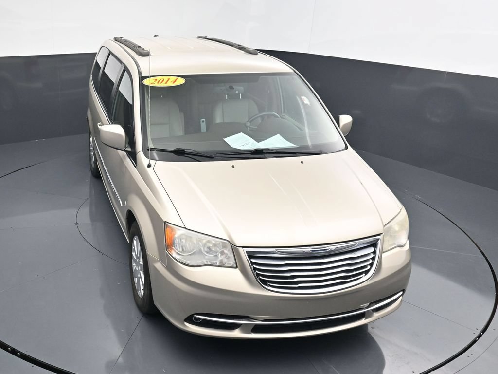 Used 2014 Chrysler Town & Country Touring FWD image 18