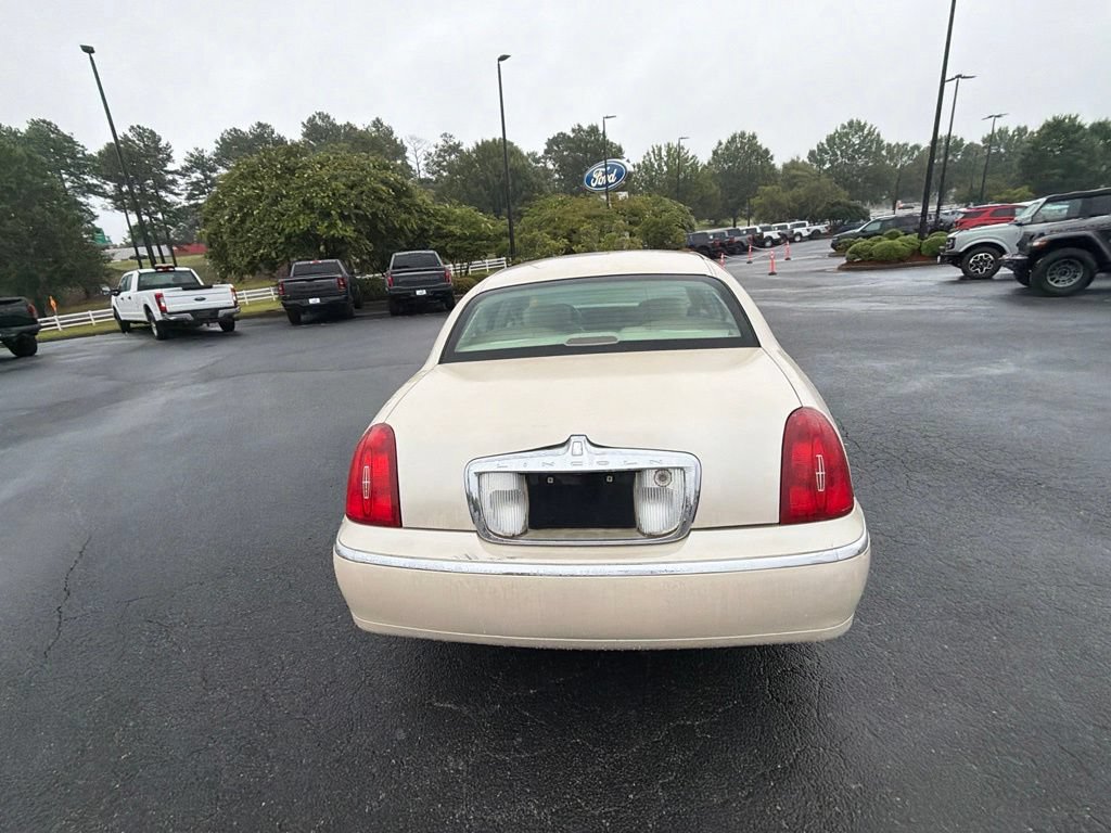 Used 2001 Lincoln Town Car Signature RWD image 15