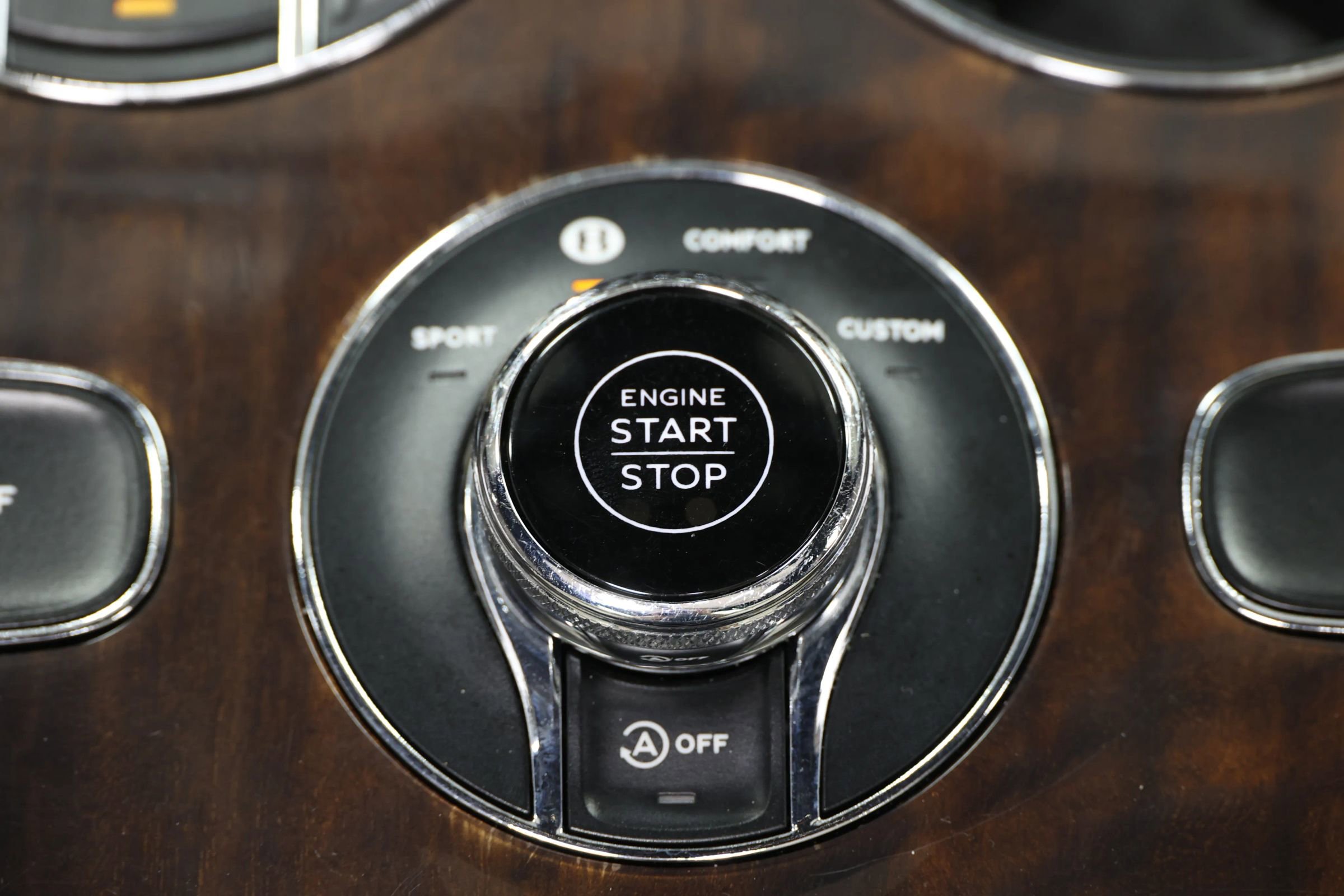 Used 2022 Bentley Bentayga image 57